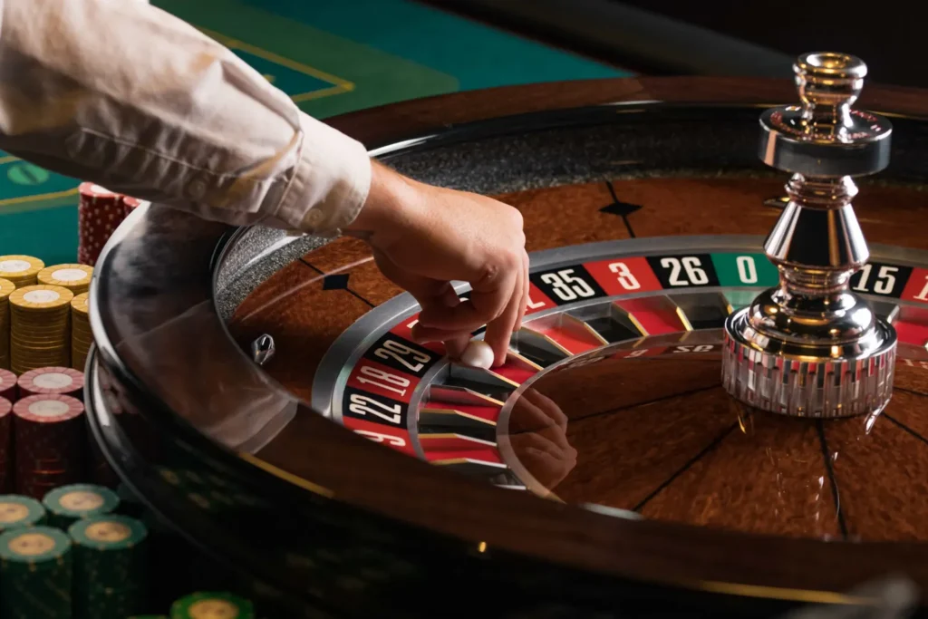 Mini game Roulette tại yo88 là trò chơi hấp dẫn, kết hợp giữa may mắn và chiến thuật. Người chơi dự đoán nơi quả bóng sẽ rơi và đặt cược vào các số hoặc màu sắc. Để chiến thắng,